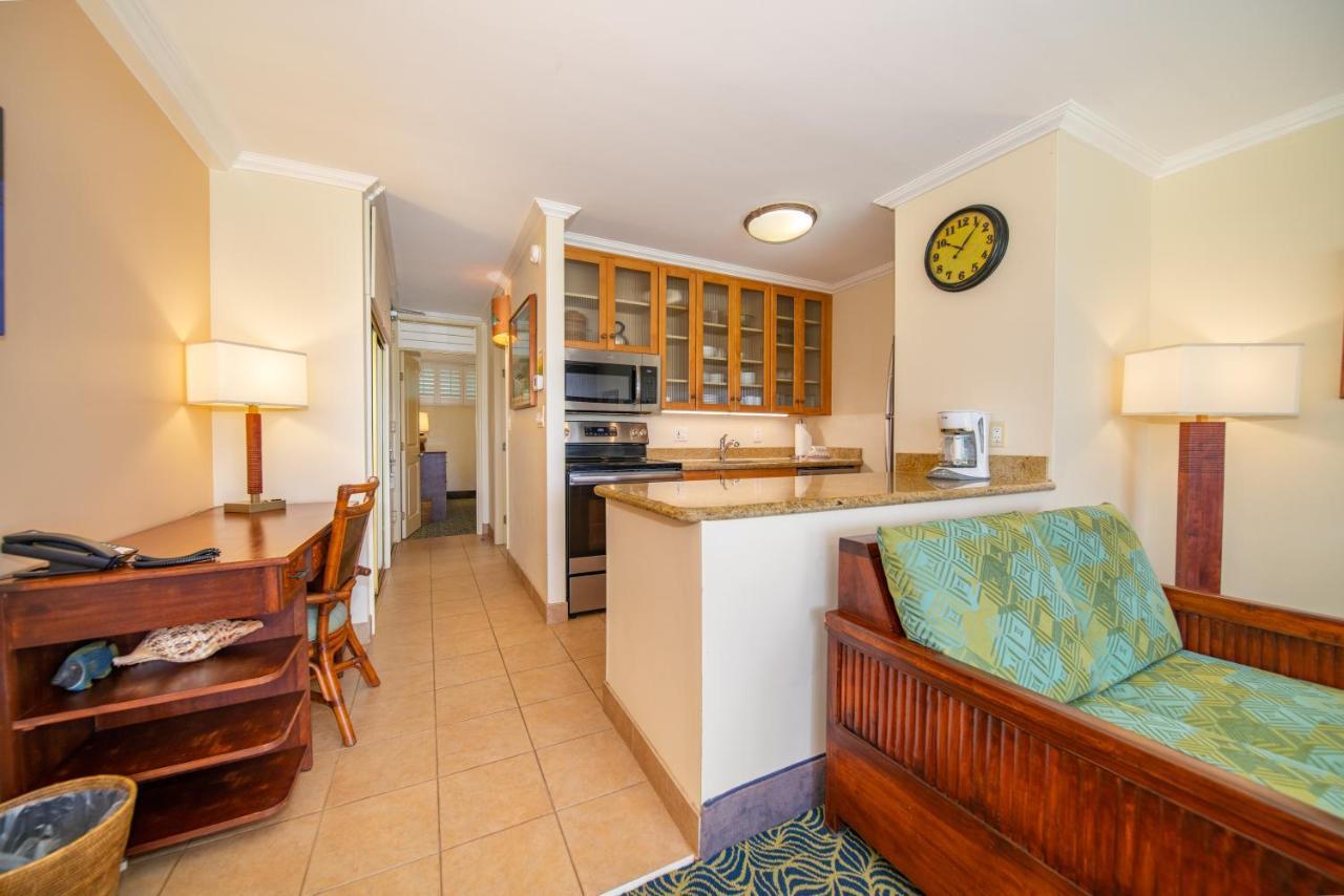 Schlafzimmer mit 1 Bett und Gartenblick